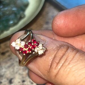 Elegant Gold Floral Ring with Red and White Accents